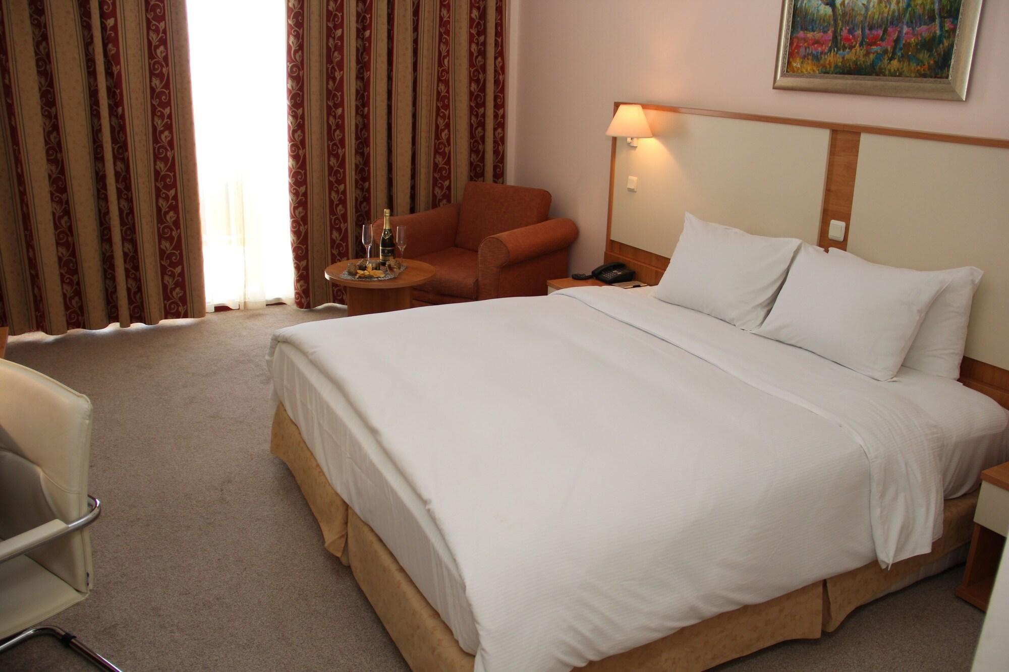 Apollo Spa Resort - Ultra All Inclusive - Private Riviera Beach Golden Sands Esterno foto