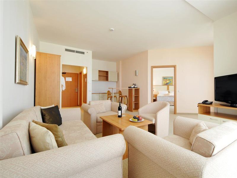 Apollo Spa Resort - Ultra All Inclusive - Private Riviera Beach Golden Sands Esterno foto